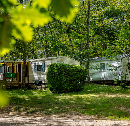 Toboggans de l’espace aquatique du camping le Chêne Vert, camping 4 étoiles dans le Tarn