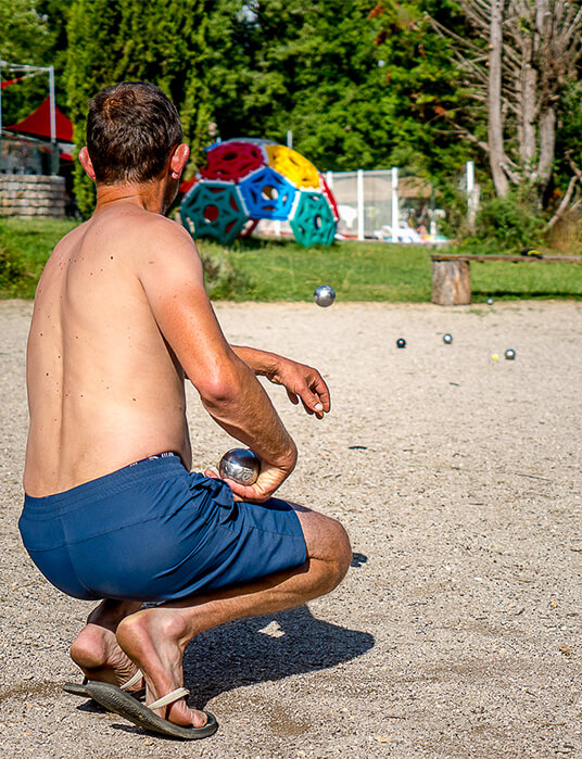 Tournois de ping-pong au camping 4 étoiles en Occitanie le Chêne Vert