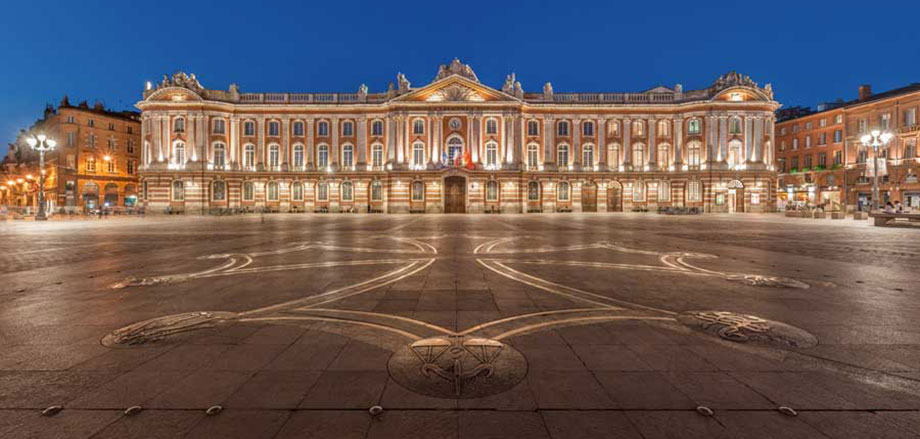 Toulouse, la ville « rose » à 18 km du camping en région Occitanie du Chêne Vert, à Castelnau de Montmiral.