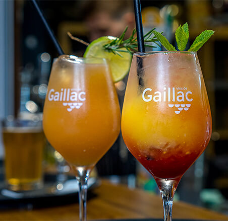 Cocktails servis au restaurant snack/bar du camping dans le Tarn, le Chêne Vert.