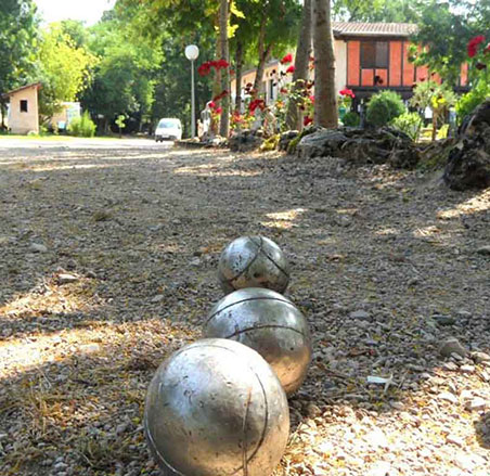 Terrain de boules du du camping le Chêne Vert, camping 4 étoiles entre Albi et Gaillac