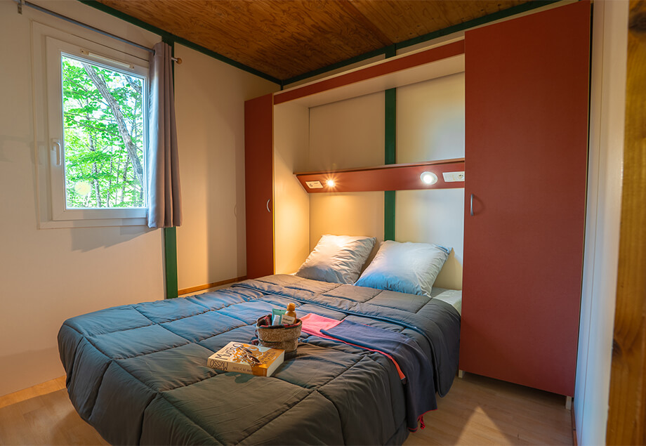 La cuisine de la location  dans le Tarn du camping 4 étoiles le Chêne Vert en Occitanie.