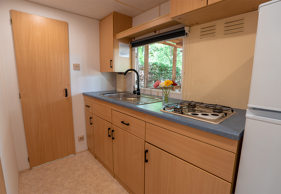 Interieur du mobil-home 10 personnes dans le Tarn, du camping 4 étoiles le Chêne Vert à Castelnau de Montmirail